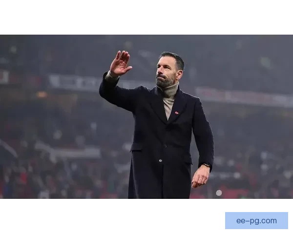 范尼临时接任曼联主帅职务 迎接全新挑战助力球队复苏