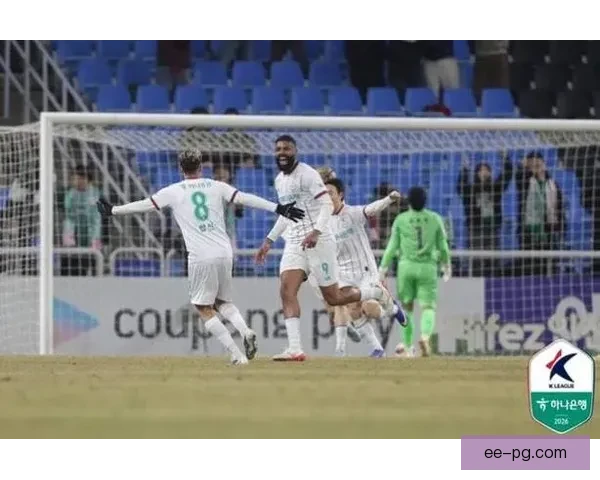 雅赞·奈马特亚洲杯半决赛精彩挑射助球队击破韩国防线